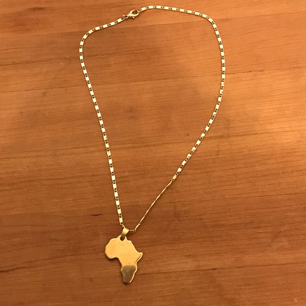 Gold plated Africa Pendant Necklace. Unisex. Pre owned